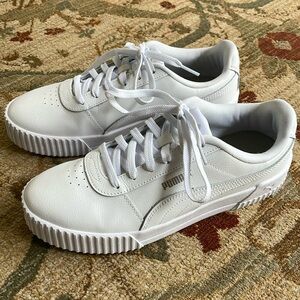 Puma women’s soft foam white sneaker size 10 New